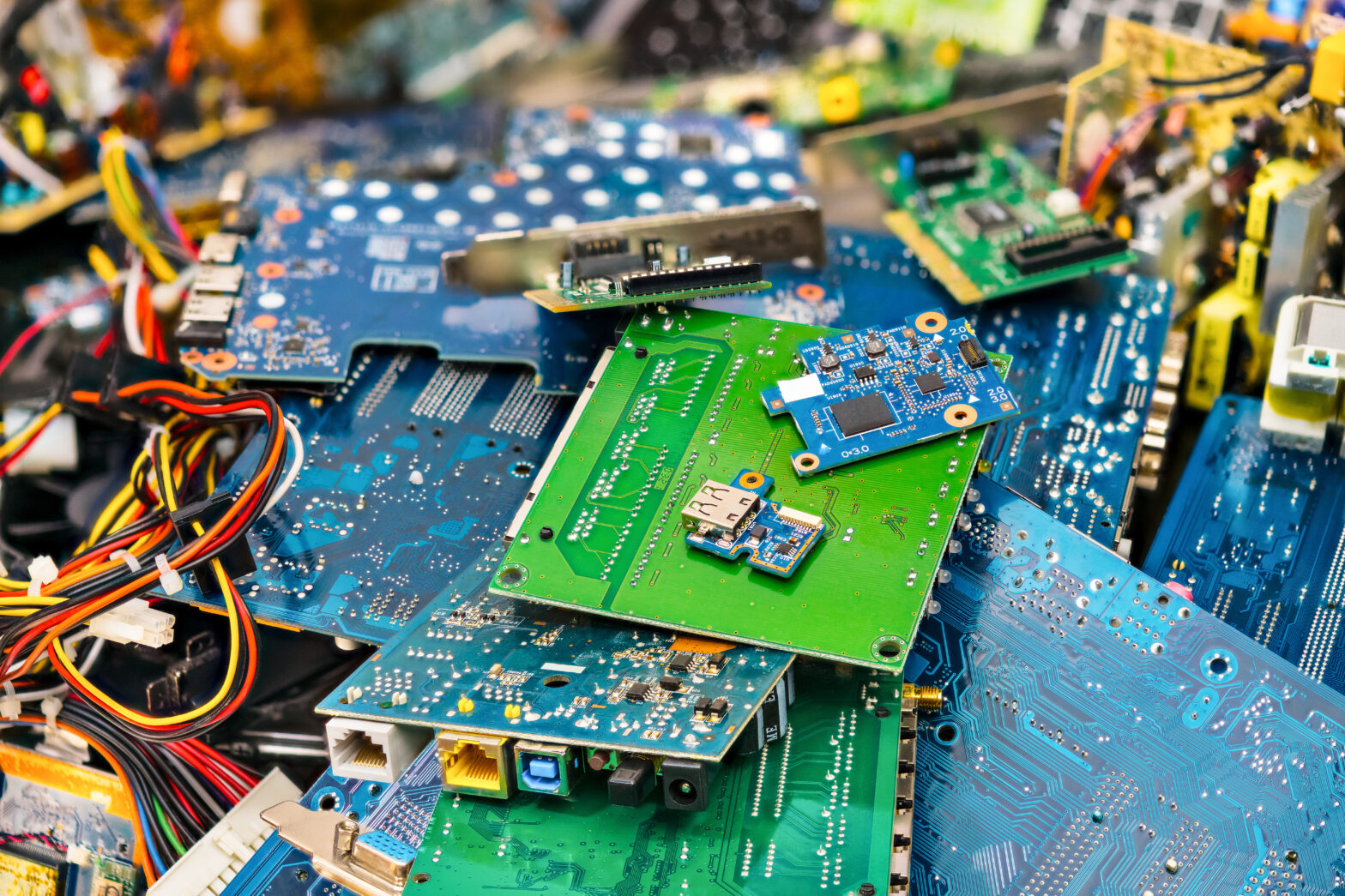 E-waste,Heap,From,Discarded,Laptop,Parts.,Connectors,,Pcb,,Notebook,Cards.